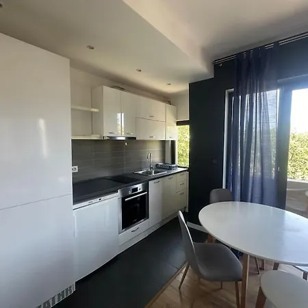 Sea Garden Front 1 شقة *